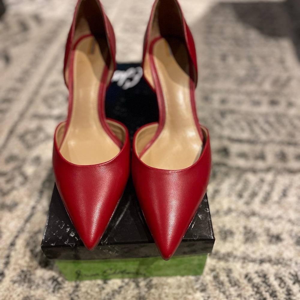 JAIN'S Scarlet Leas25 Red Patent Pumps - Size 8M